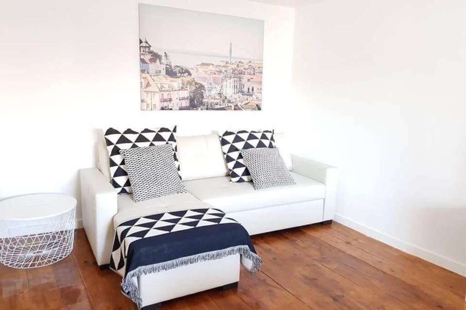 Window To Heaven Apartment in Lisbon