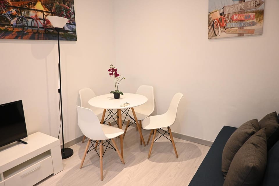 TV and multimedia, Living room, Dining area