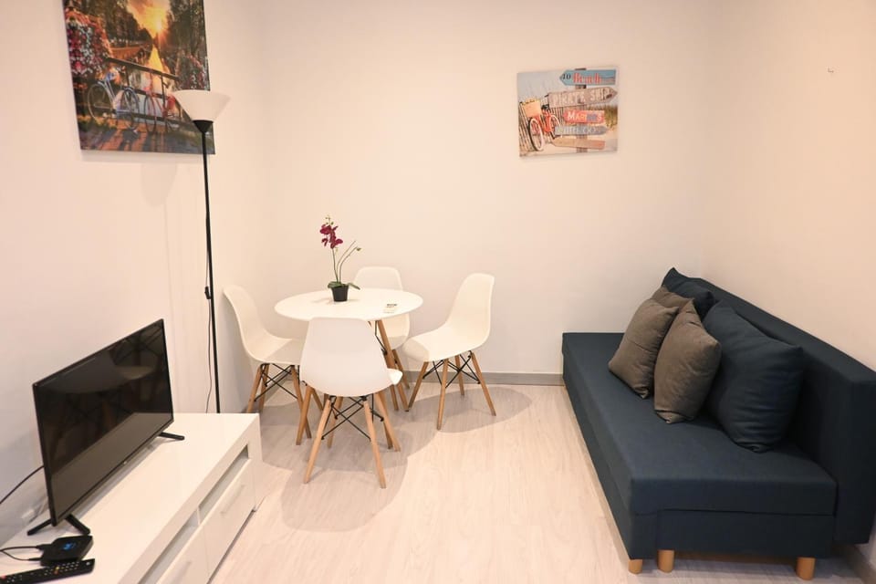 Communal lounge/ TV room, TV and multimedia, Living room, Seating area