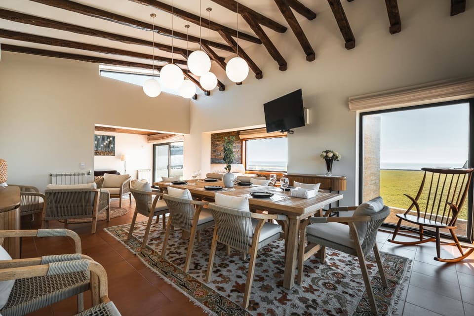 Dining area, heating, air conditioner