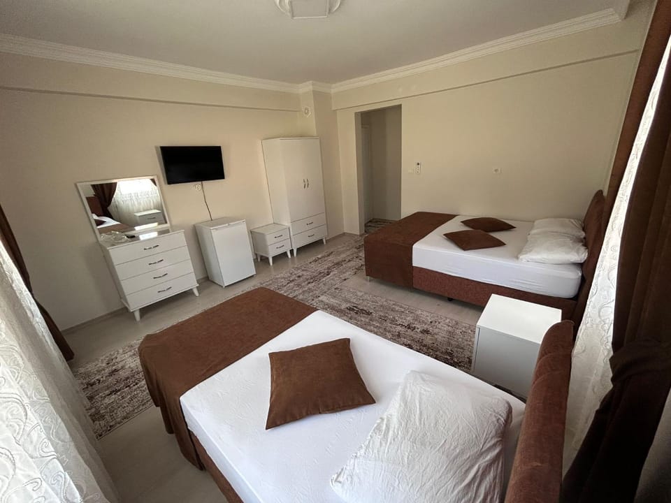 Bed, TV and multimedia, Photo of the whole room, Bedroom, towels, wardrobe