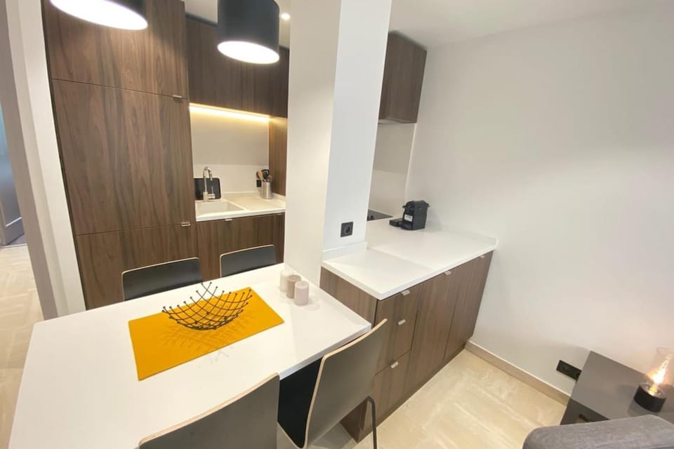 Coffee/tea facilities, Kitchen or kitchenette, Dining area