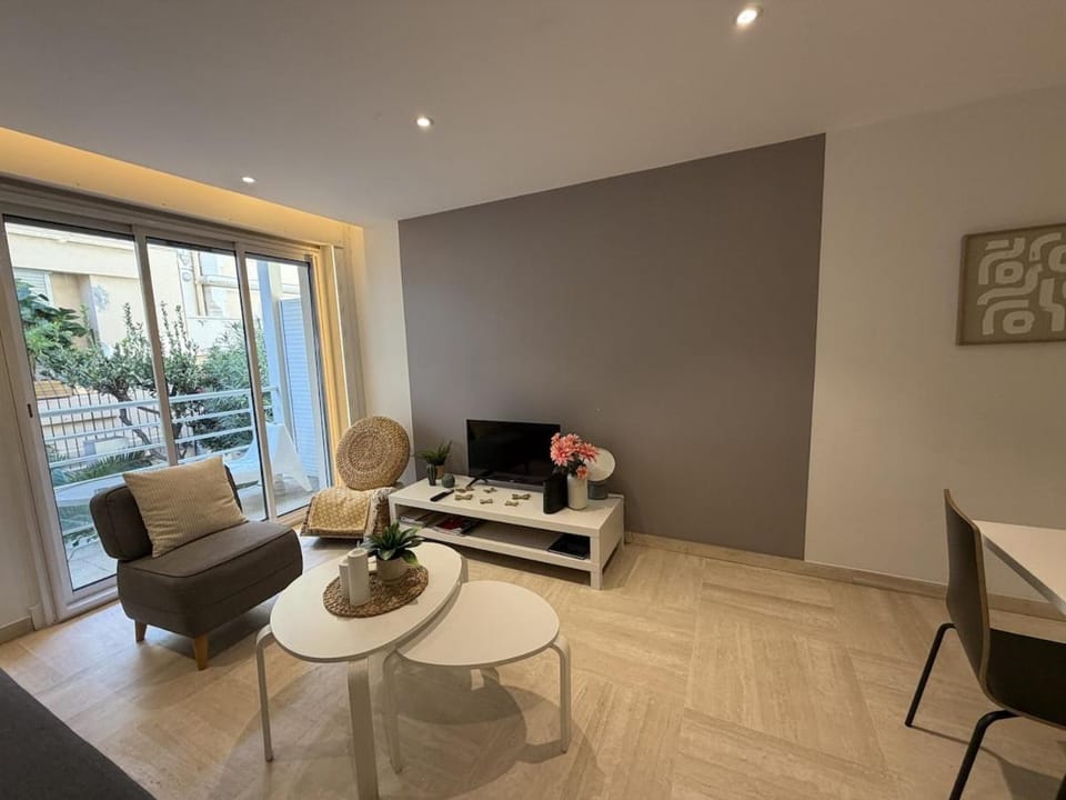 Renovated 2 bedrooms - Boulevard de la Croisette House in Cannes