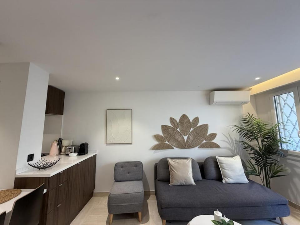 Renovated 2 bedrooms - Boulevard de la Croisette House in Cannes