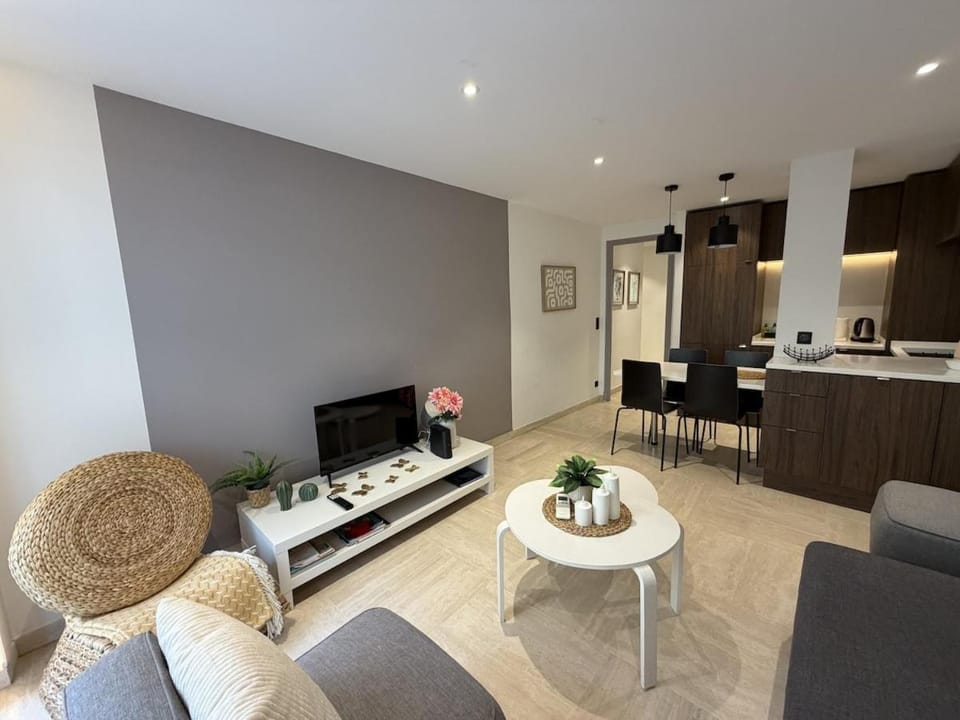 Renovated 2 bedrooms - Boulevard de la Croisette House in Cannes