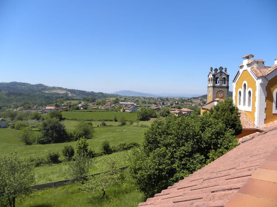 Nearby landmark, Natural landscape, Balcony/Terrace, Street view