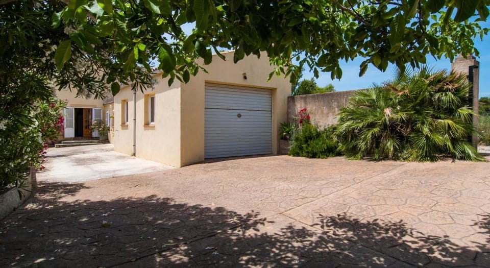 Property building, Patio, Facade/entrance
