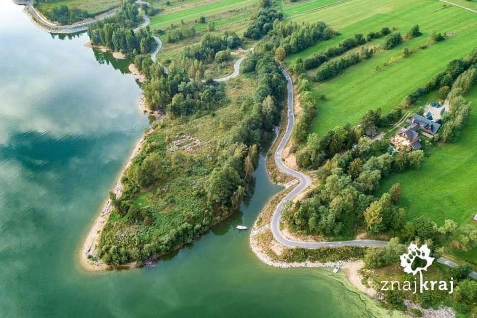 Property building, Neighbourhood, Natural landscape, Bird's eye view, Lake view