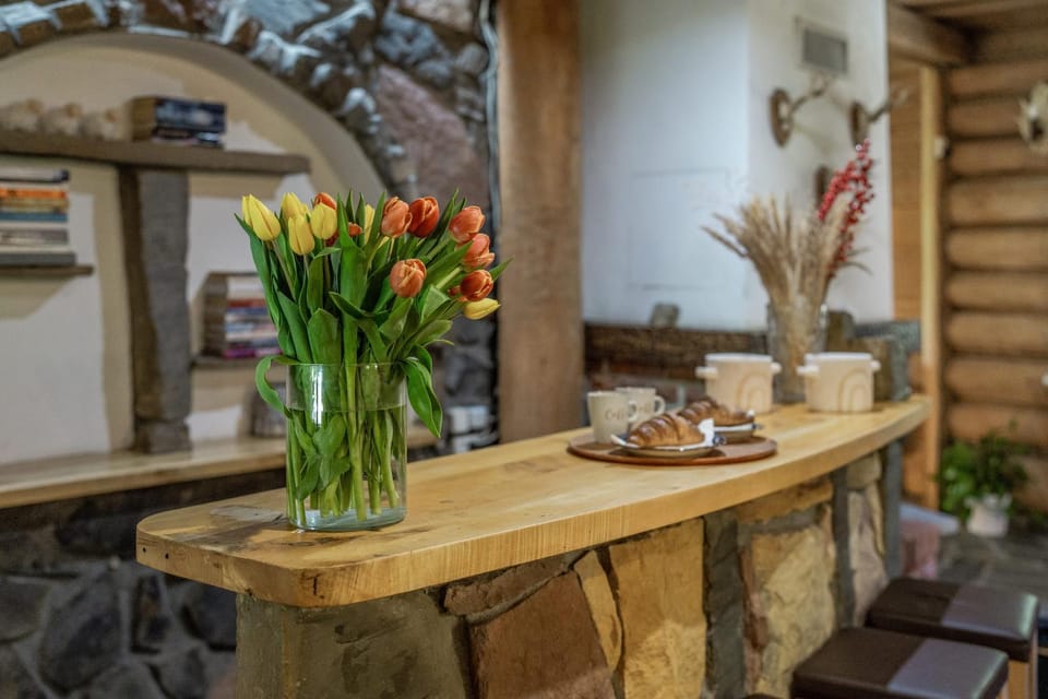 Living room, Seating area, Dining area, Food