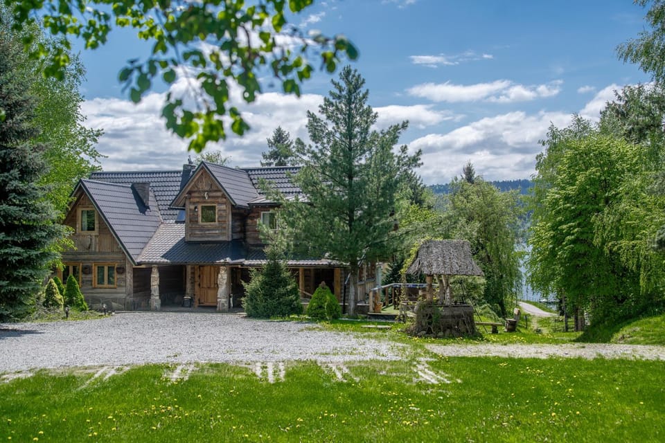 Property building, Spring, Day, Natural landscape, Garden, Garden view, Lake view