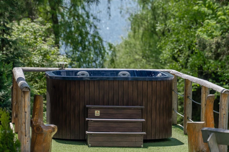 Spring, Day, Natural landscape, Hot Tub
