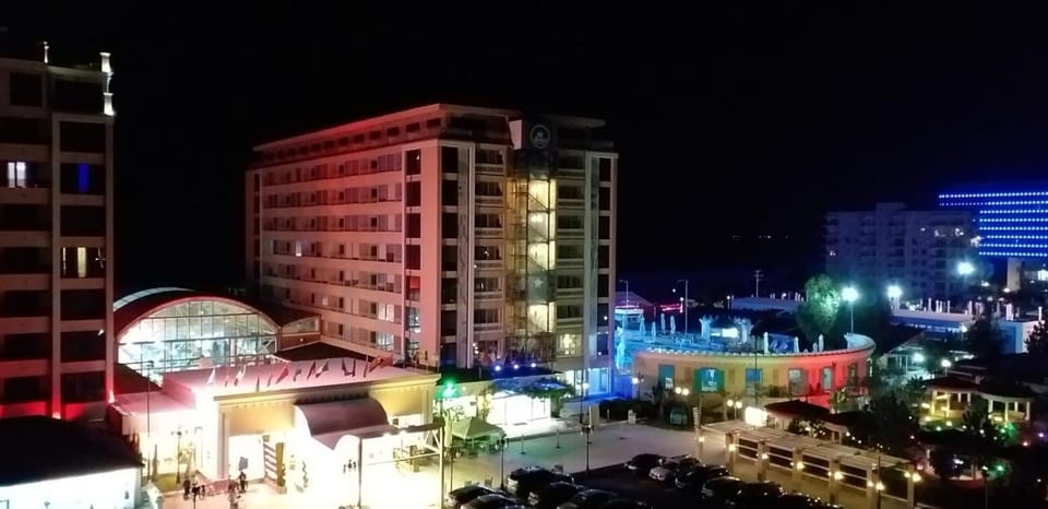 Rose By The Sea Apartment in Constanța County