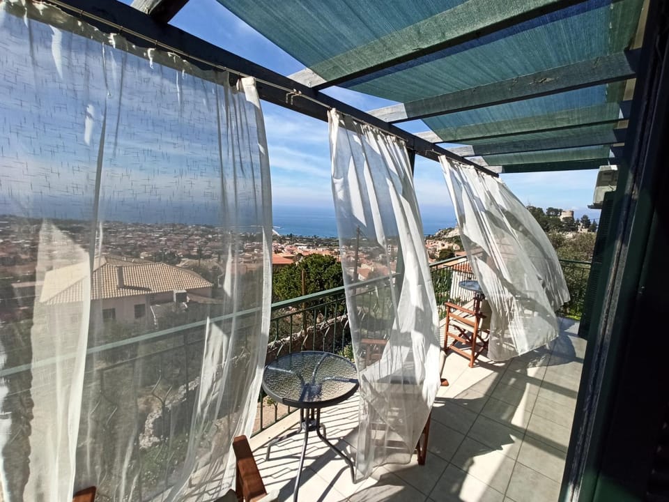 Kiparissia Castle & Sea view House in Messenia