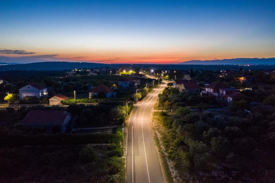 Property building, Off site, Neighbourhood, Bird's eye view, Summer, Street view, Sunset