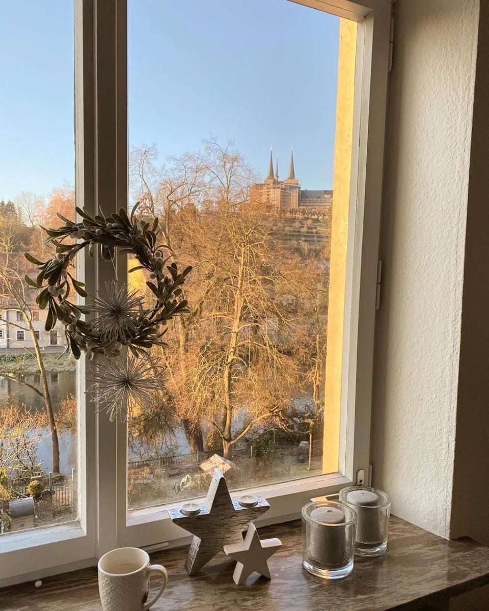 Nearby landmark, Day, Decorative detail, Autumn, On site, City view, Garden view, Landmark view, Mountain view, River view, Sunrise