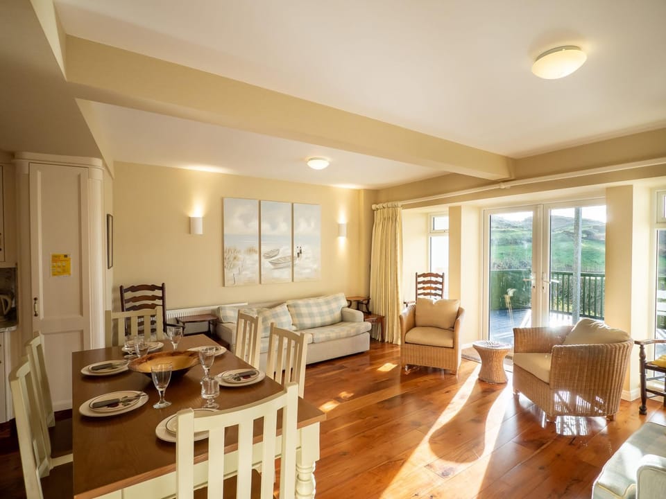 Balcony/Terrace, Living room, Seating area, Dining area