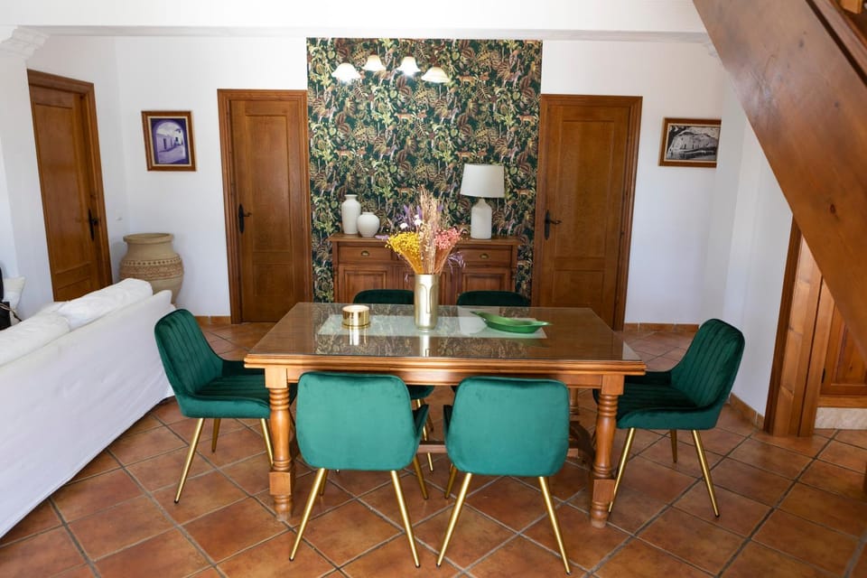 Lounge or bar, Dining area