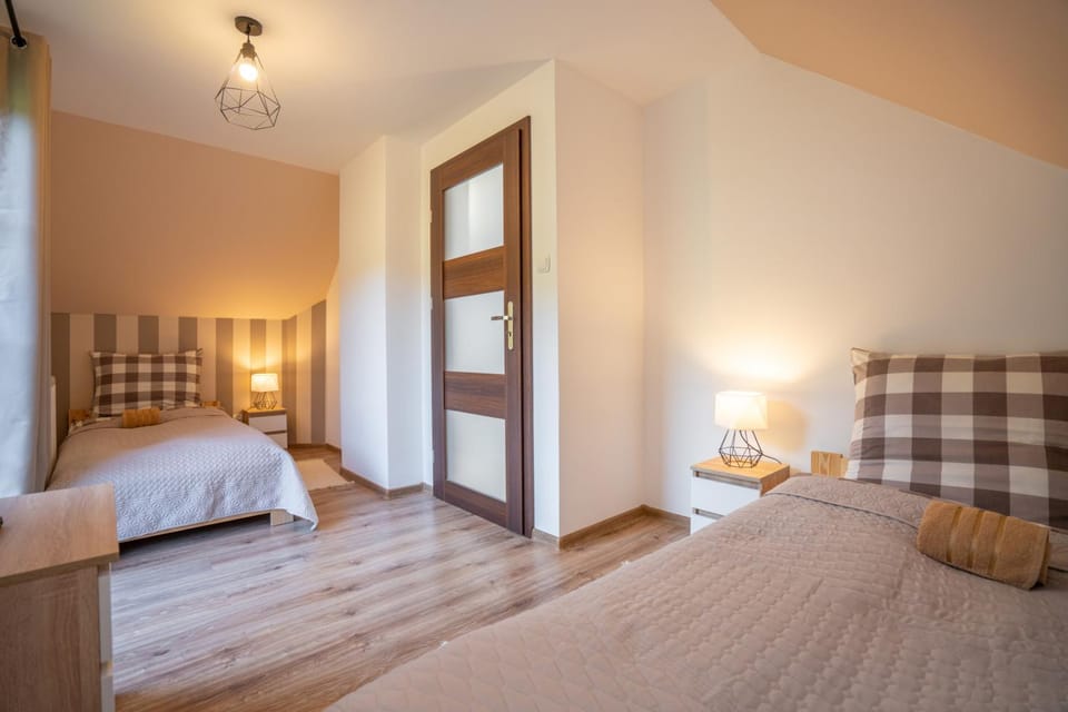 Domki Na Skale z widokiem na panoramę Karkonoszy Chalet in Lower Silesian Voivodeship
