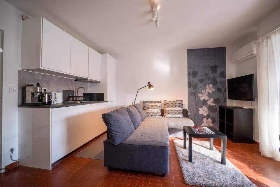Kitchen or kitchenette, Living room
