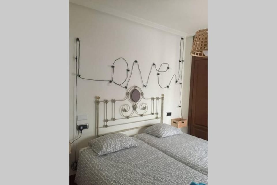 APARTAMENTO 1ºLINEA PLAYA PONIENTE Apartment in Gijón