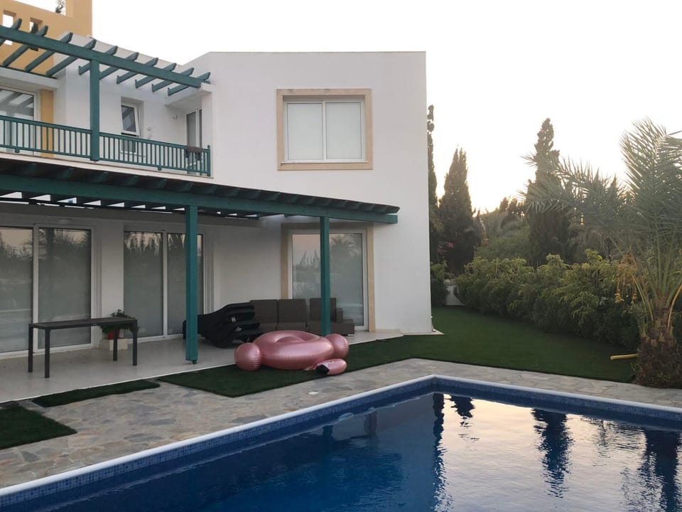 Property building, Garden view, Pool view