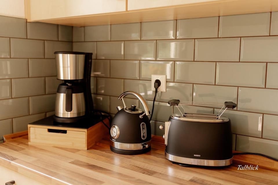 Coffee/tea facilities, toaster