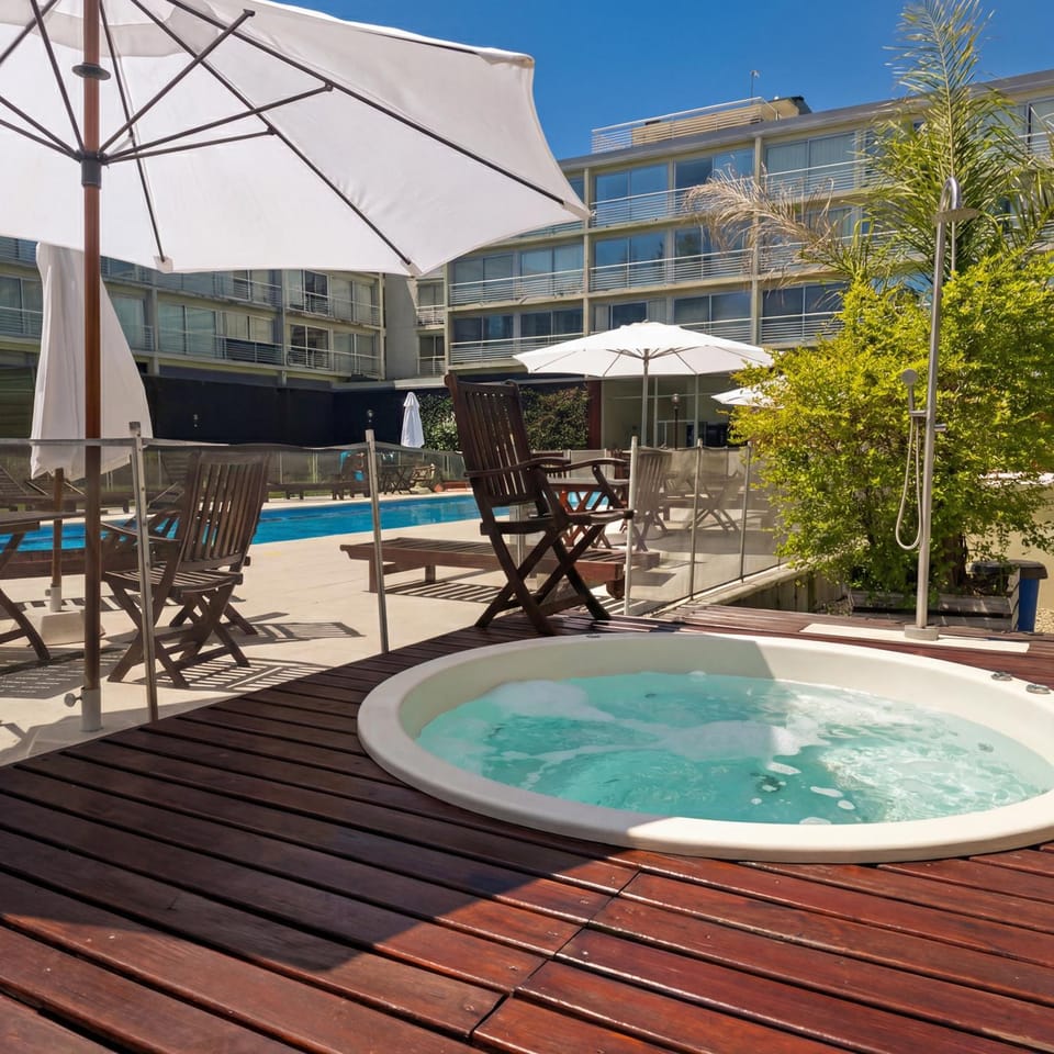 Hot Tub, Swimming pool