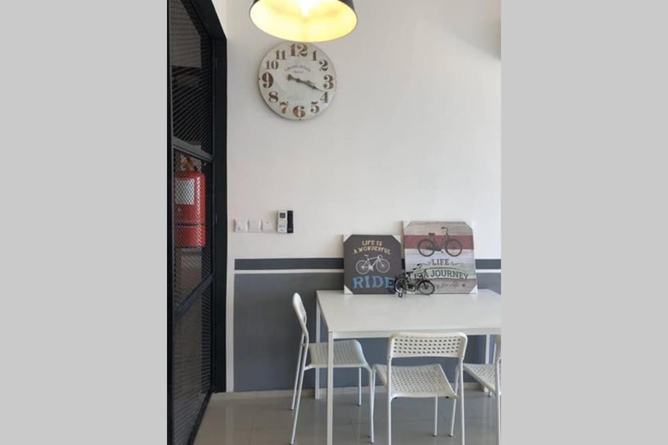 Enjoy Modern, Spacious, Peaceful stay with Lake view - Gravit8 Apartment in Selangor, Malaysia