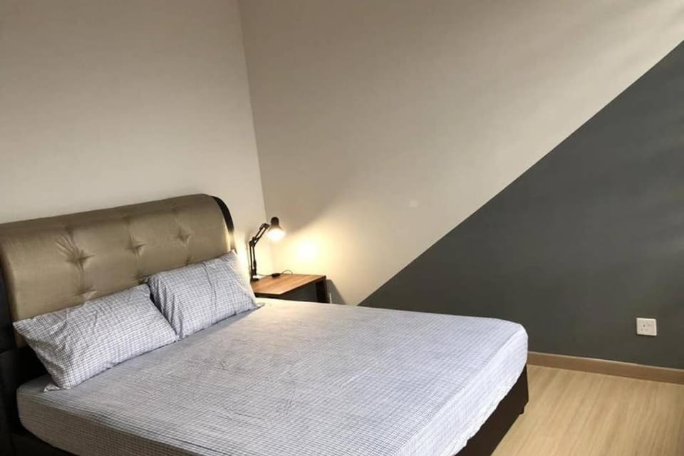 Enjoy Modern, Spacious, Peaceful stay with Lake view - Gravit8 Apartment in Selangor, Malaysia