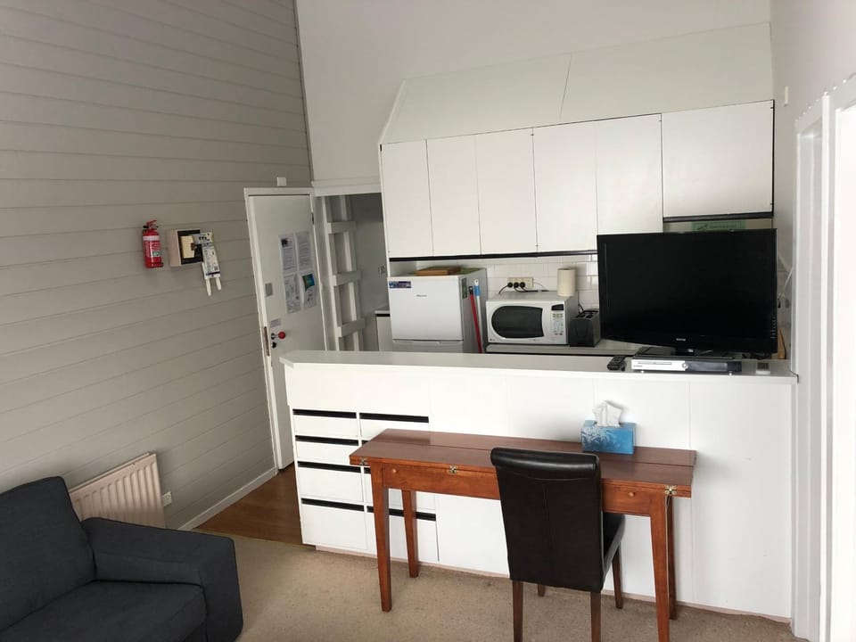 Shamrock Apartment 4 Apartment in Hotham Heights