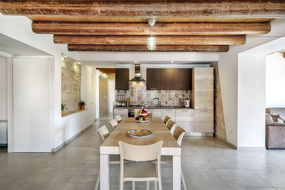 Kitchen or kitchenette, Dining area, Food