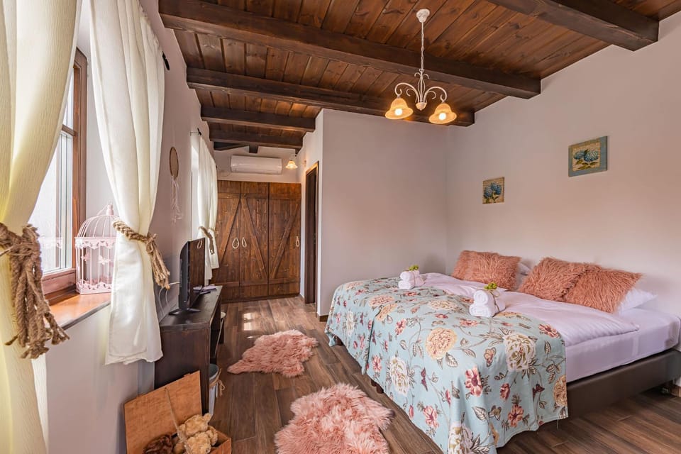 Bed, Photo of the whole room, Bedroom, towels, wardrobe, air conditioner