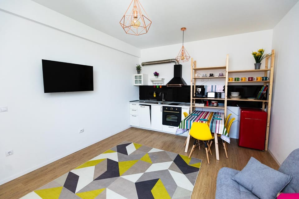 Kitchen or kitchenette, Living room, Seating area, Dining area