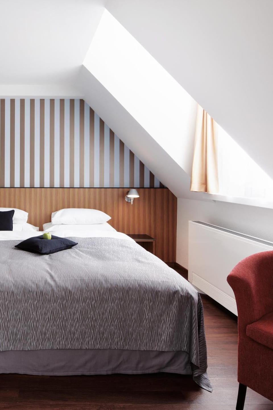 Bed, Photo of the whole room