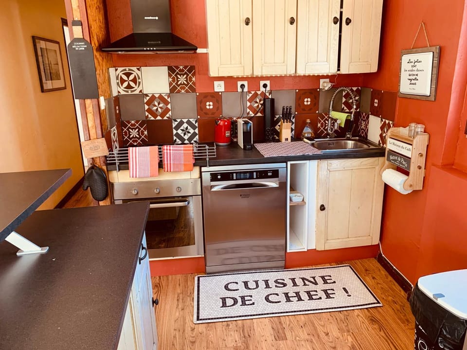 Kitchen or kitchenette, stove