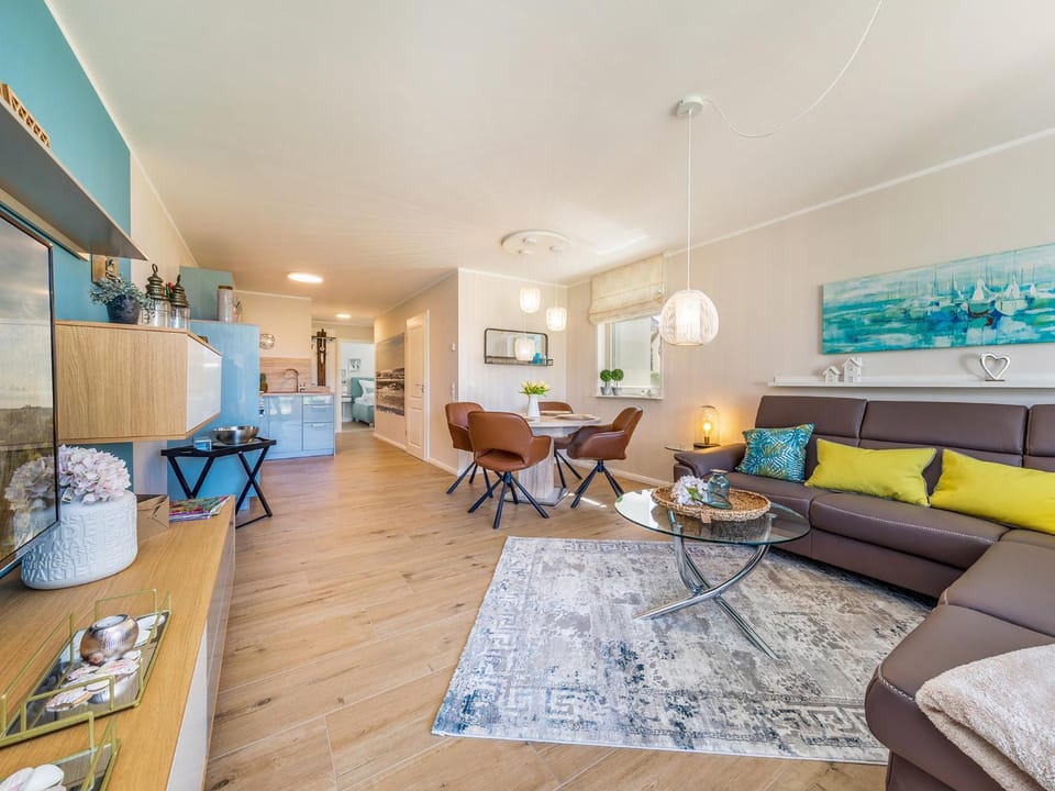 Living room, Lounge or bar, Seating area, Dining area
