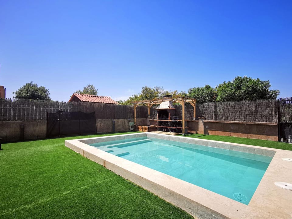BBQ facilities, Garden, Swimming pool