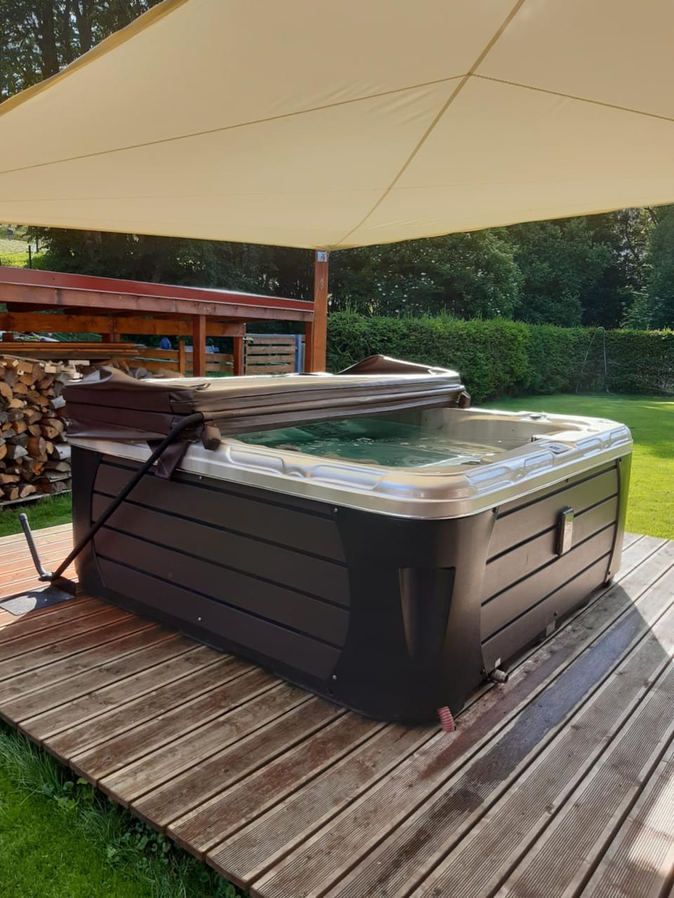 Hot Tub, Hot Tub