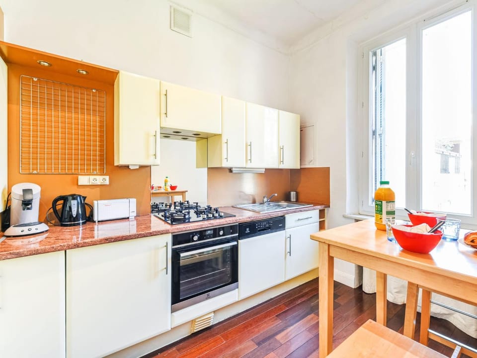 Kitchen or kitchenette