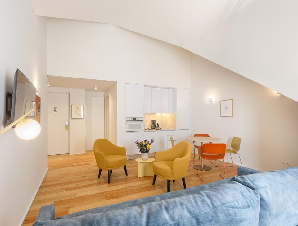 TV and multimedia, Kitchen or kitchenette, Seating area