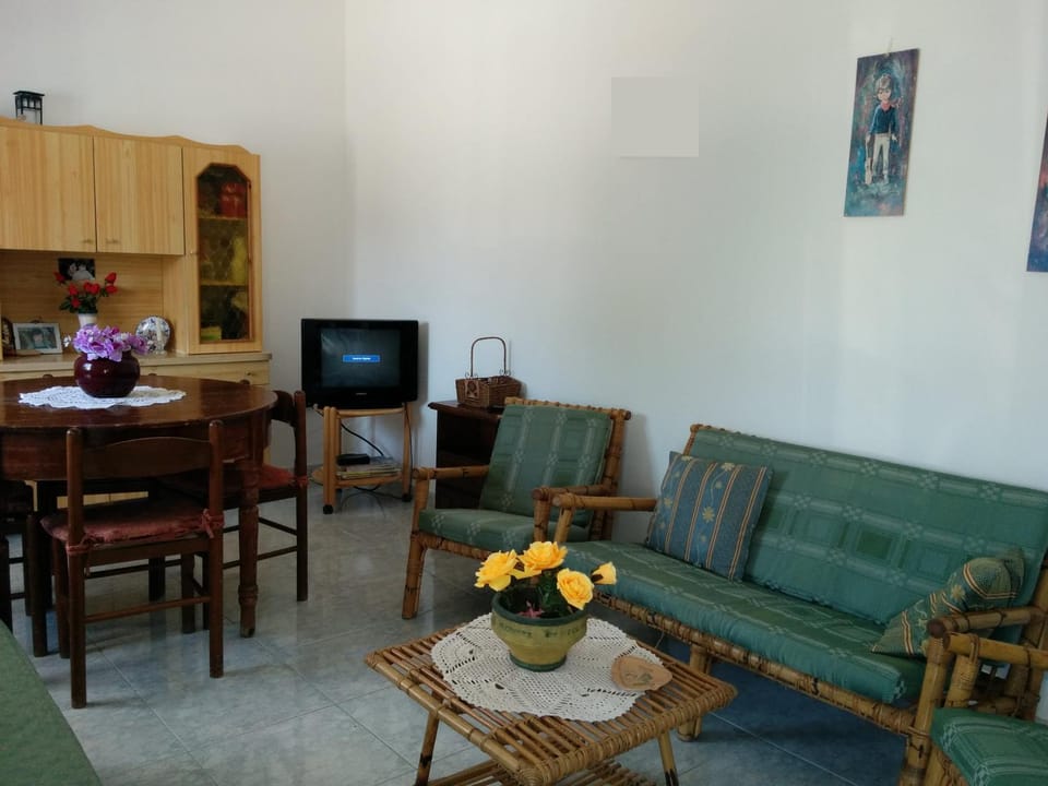 TV and multimedia, Living room, Dining area