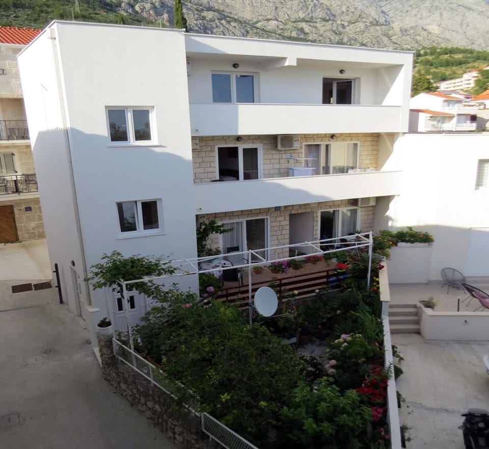 Property building, Neighbourhood, Street view