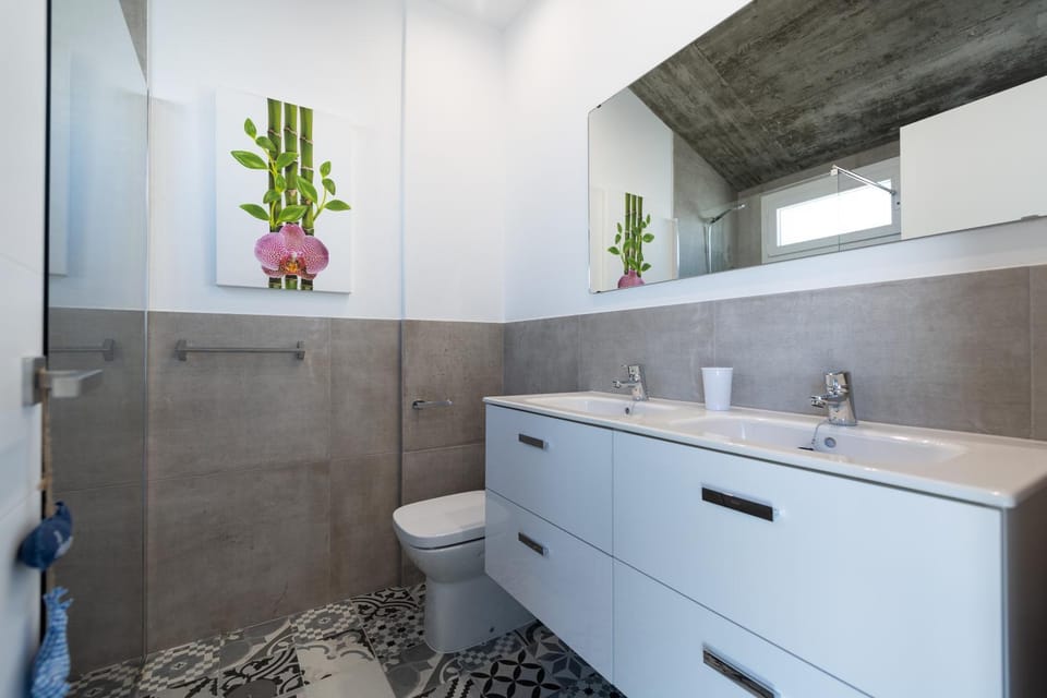 Toilet, Bathroom, Decorative detail, On site