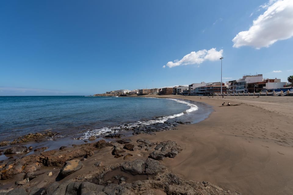 Nearby landmark, Off site, Neighbourhood, Natural landscape, Beach