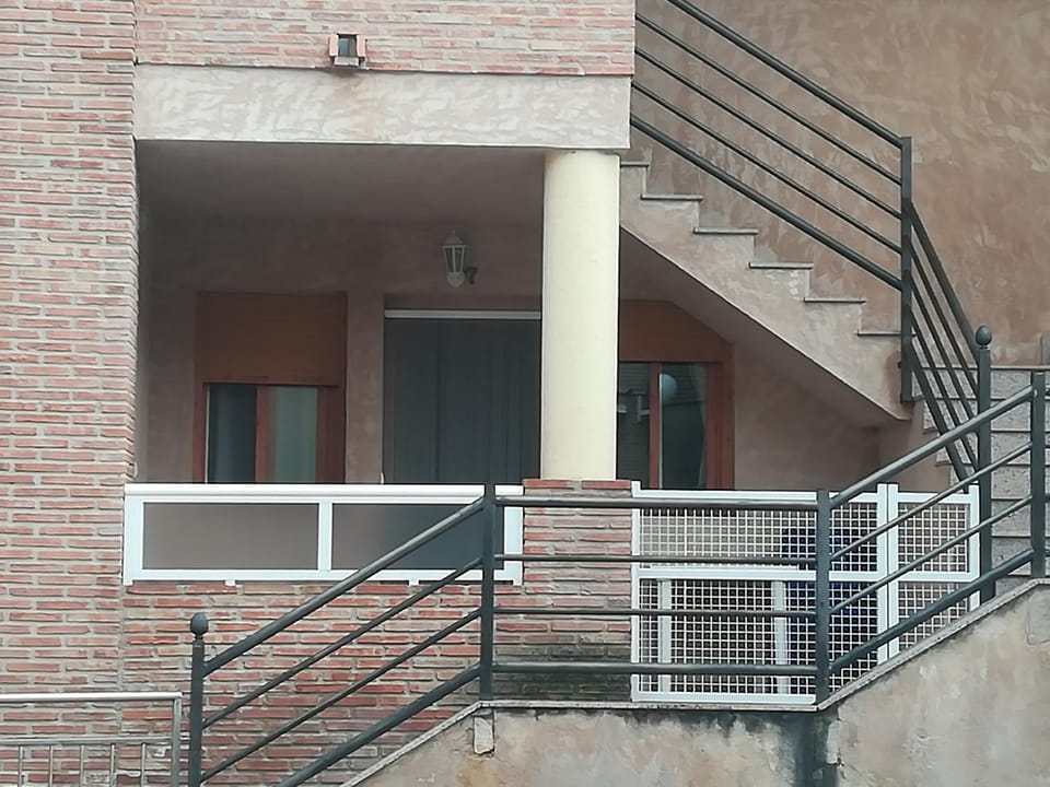Facade/entrance, Balcony/Terrace