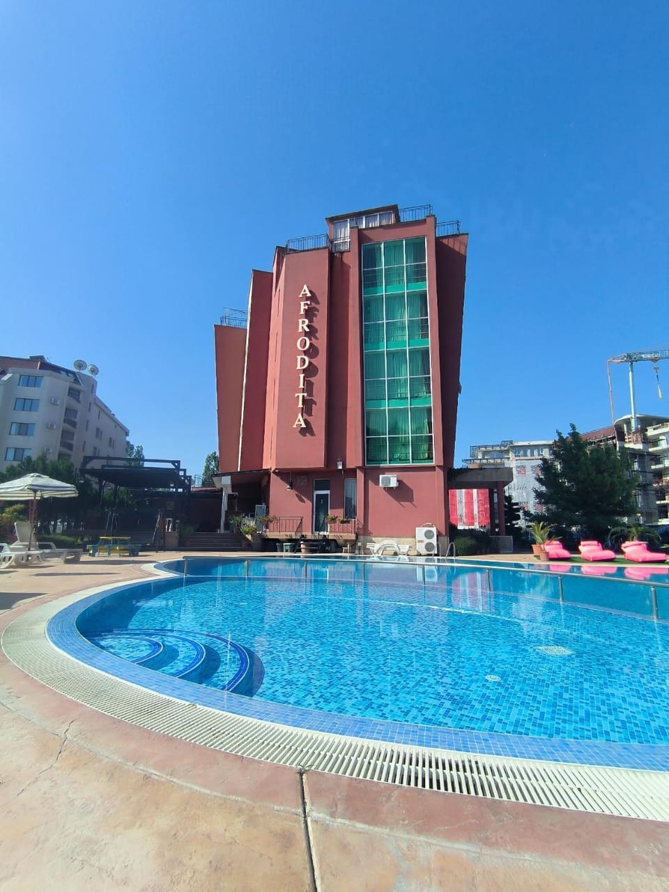 Property building, Day, Swimming pool