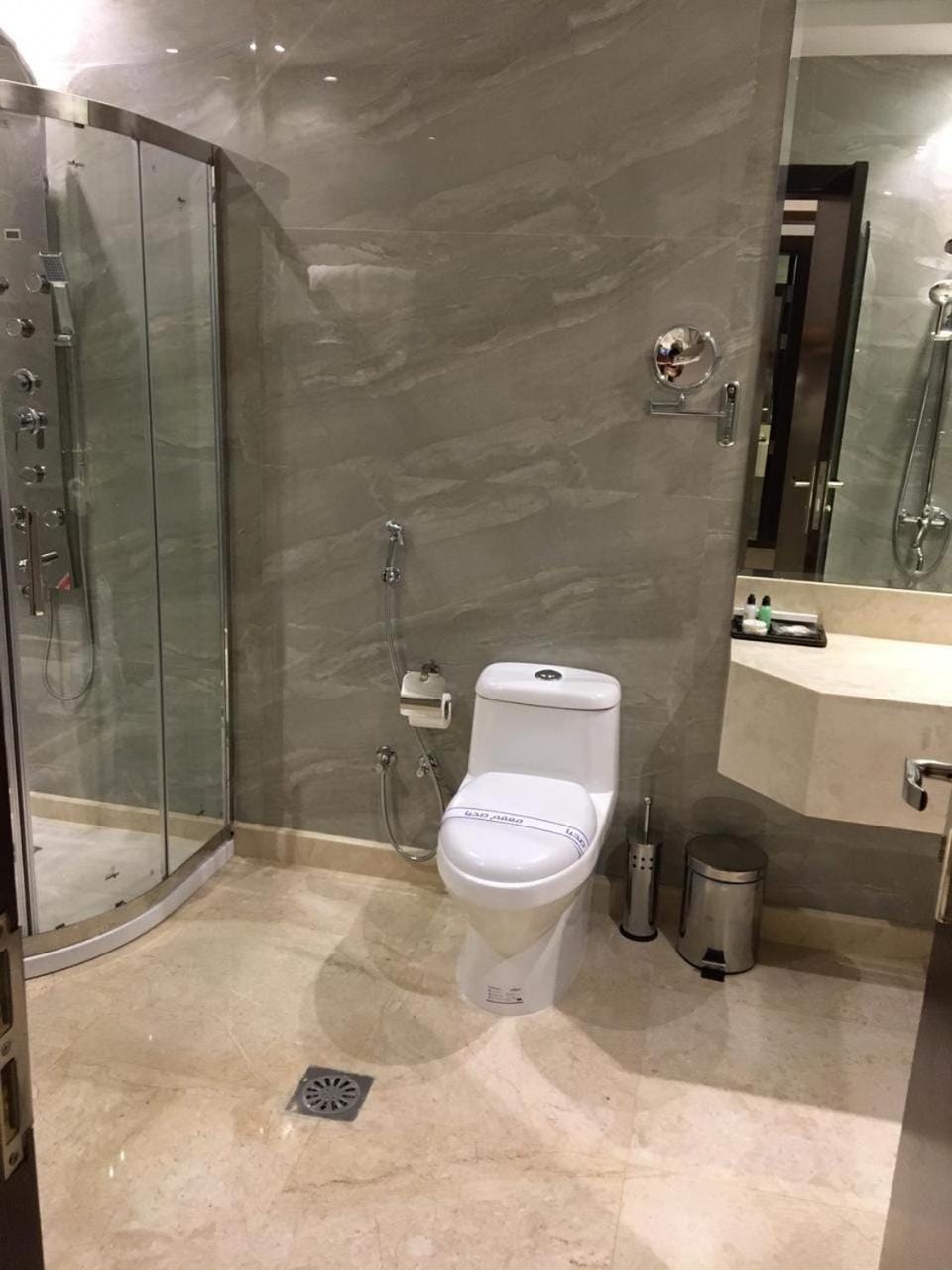 Shower, Toilet, Bathroom, bidet, towels