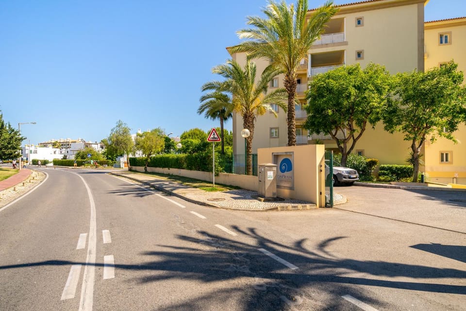 Facade/entrance, Neighbourhood, Street view