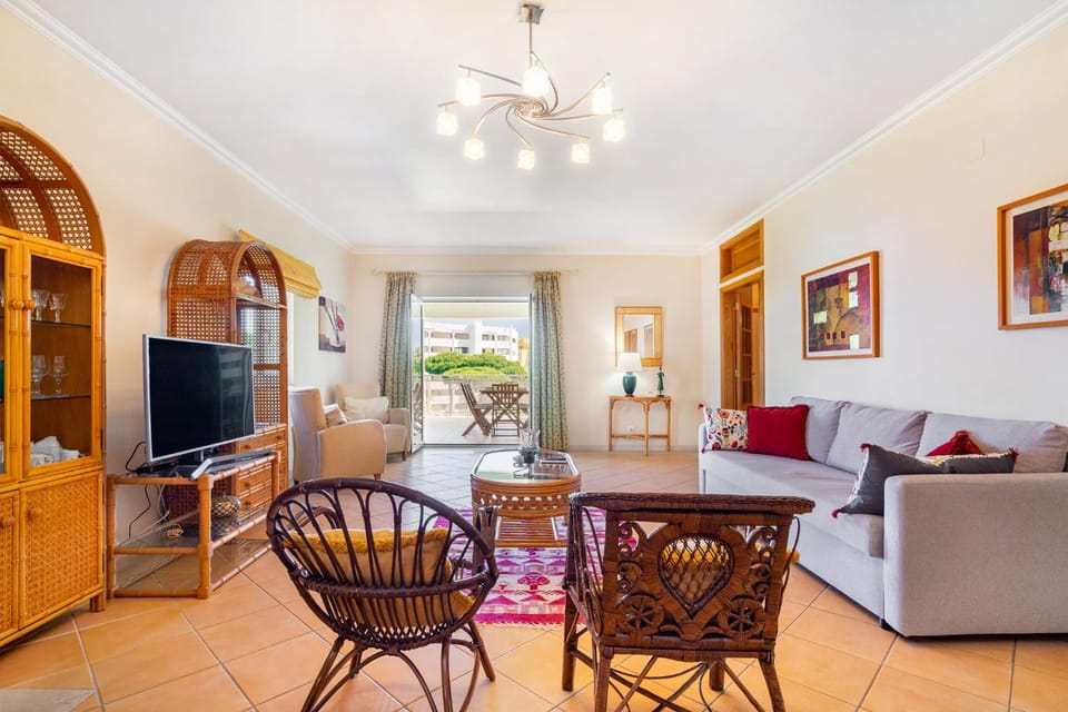 TV and multimedia, Living room, Dining area