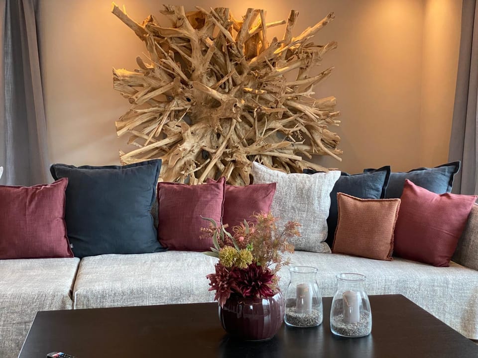 Living room, Decorative detail, Seating area